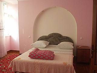 <b>Bedroom</b>